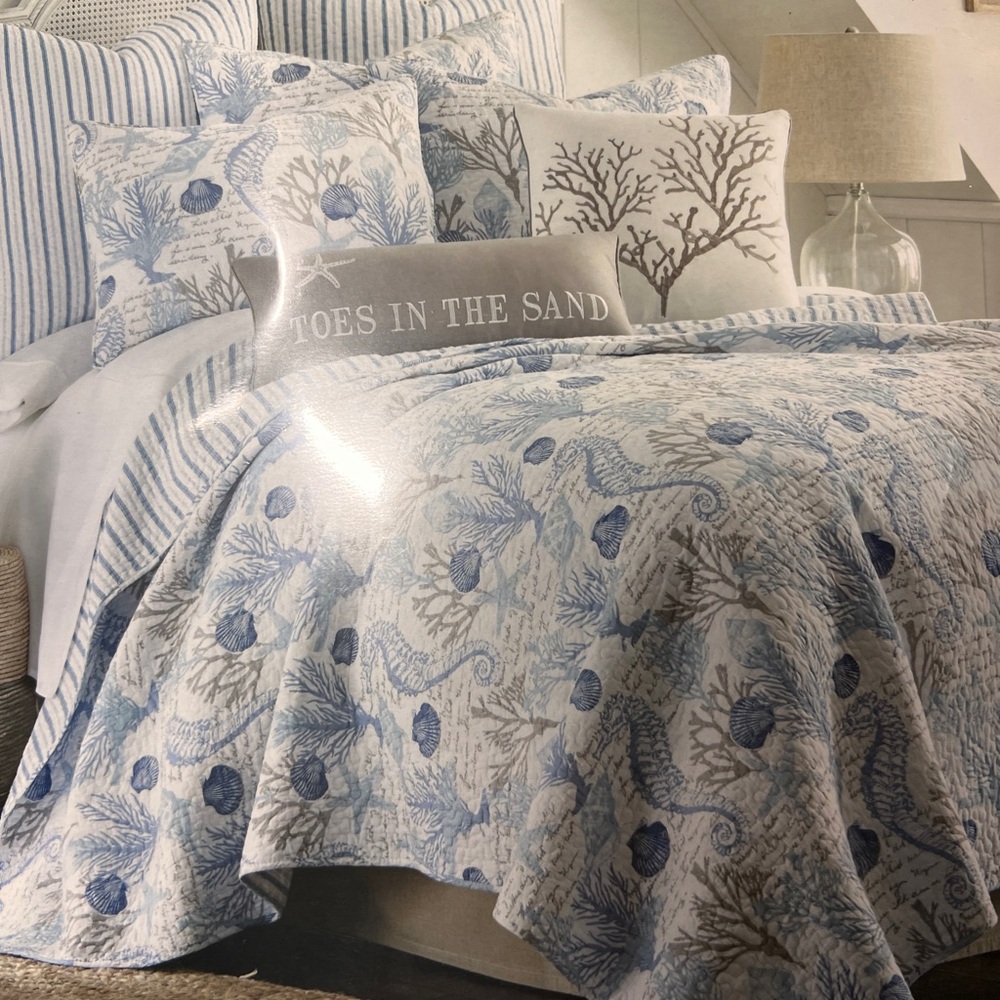 NWT Levtex Home Sag Harbor Blue & White Coastal Beach King Quilt - Picture 8 of 8